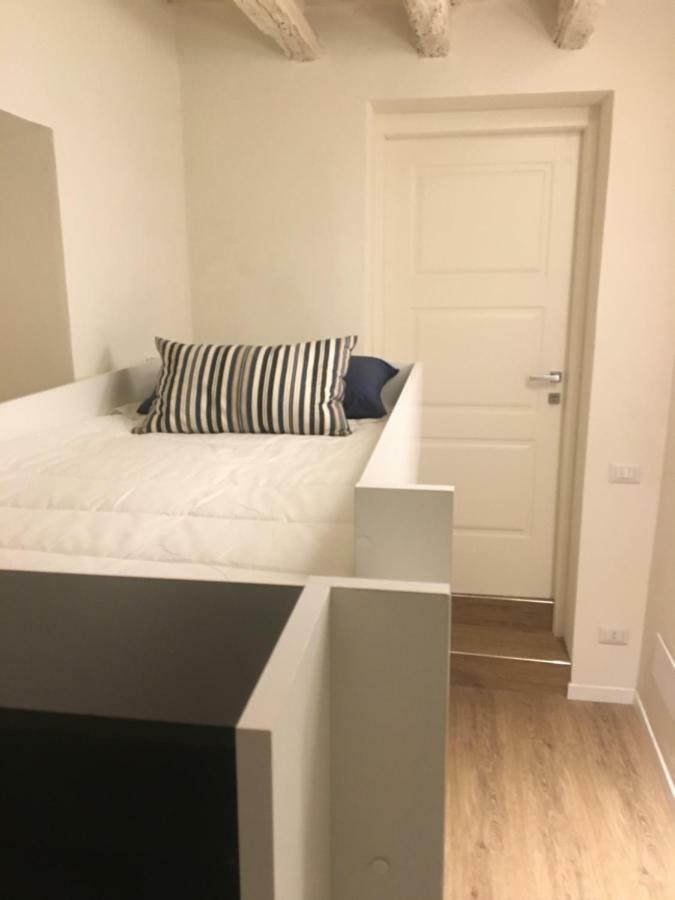 Apartament 6 Via Della Rosa Lukka Zewnętrze zdjęcie